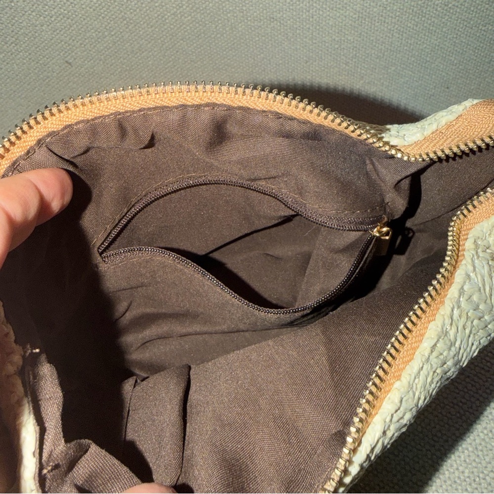 Elegant Tan and Cream Women's Woven Straw and Faux Leather Handbag/Shoulder Bag - Picture 7 of 7